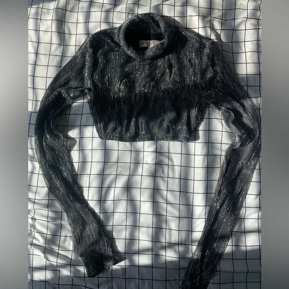 House of CB - Tamara - silver metallic cropped long sleeve